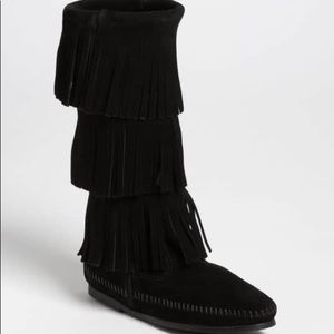 Minnetonka Three Layer Fringe Boot Black